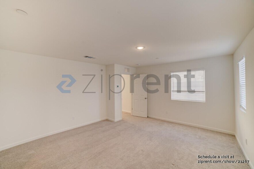 Building Photo - Unit
