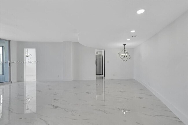 Building Photo - 100 Golden Isles Dr