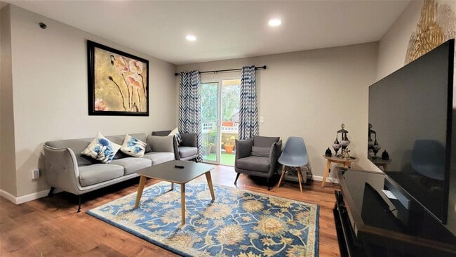 Building Photo - 680 Dartmore Ln