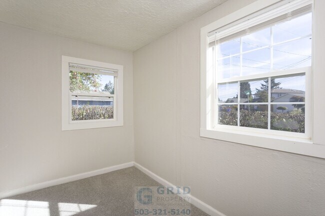 Building Photo - Charming 2 Bedroom Home Available in Woodstock Neighborhood!
