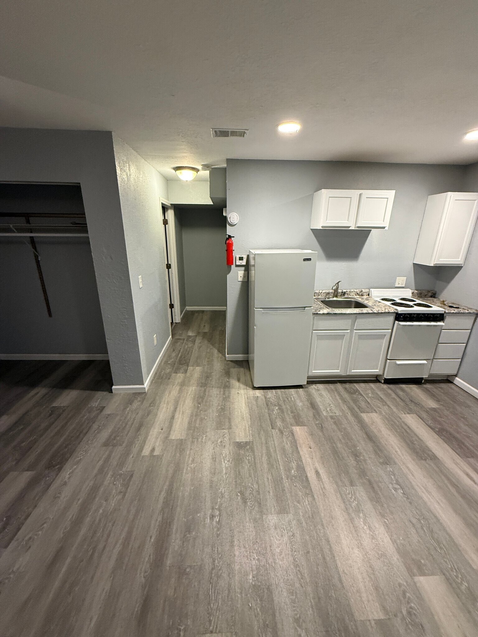 Building Photo - 5423-5425 E 27th St