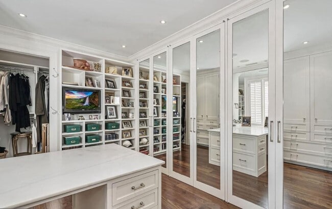 Building Photo - Georgetown East Village Perfection with PA...