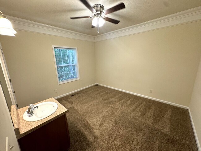 Building Photo - 4br House FOR RENT - less than 1 mile from campus - FALL 2026 PRELEASE