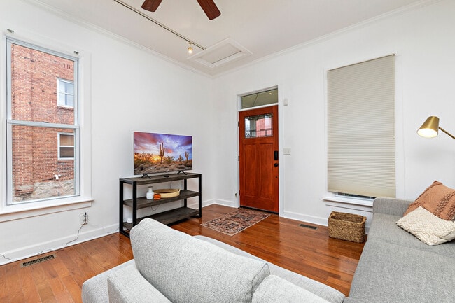 Building Photo - 526 Troost Ave