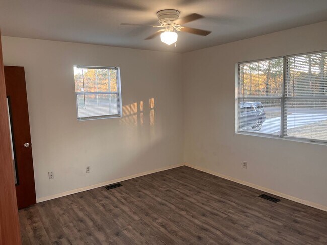 Building Photo - 3 bedroom, 2 bath bungalow on huge lot. Country living, but close to I-40, 140 and Wilmington.