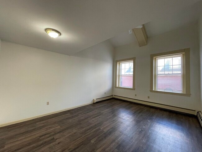 Building Photo - 521 Pine St