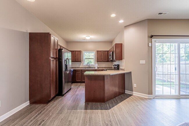 Building Photo - Townhome For Rent!