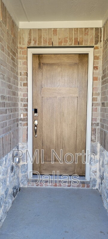 Building Photo - 2633 Oneida Ln