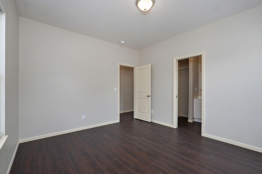 Building Photo - 1345 E Cherry St