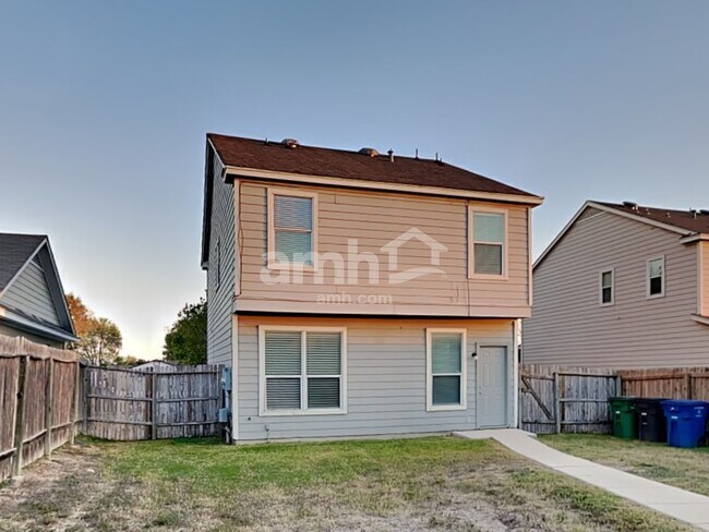 Building Photo - 6013 Midcrown Dr