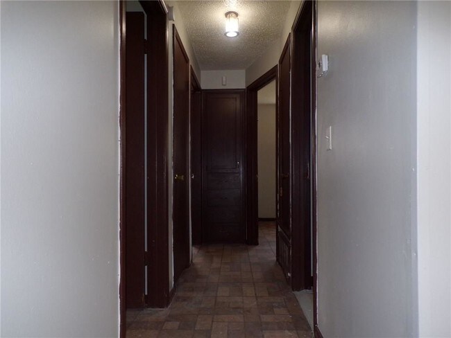 Building Photo - 3061 Overland Dr