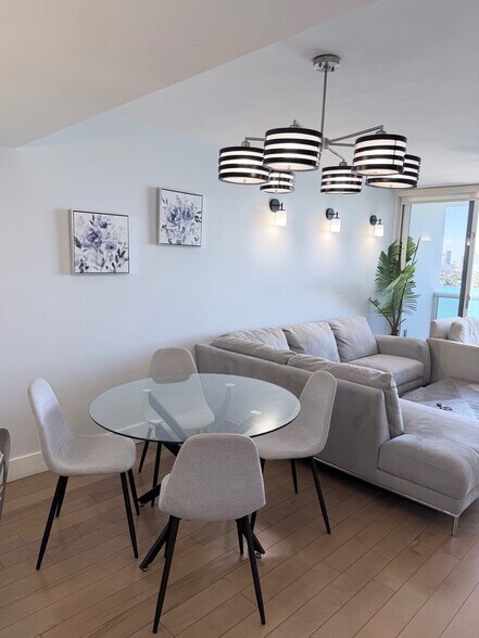 Building Photo - 1900 Purdy Ave