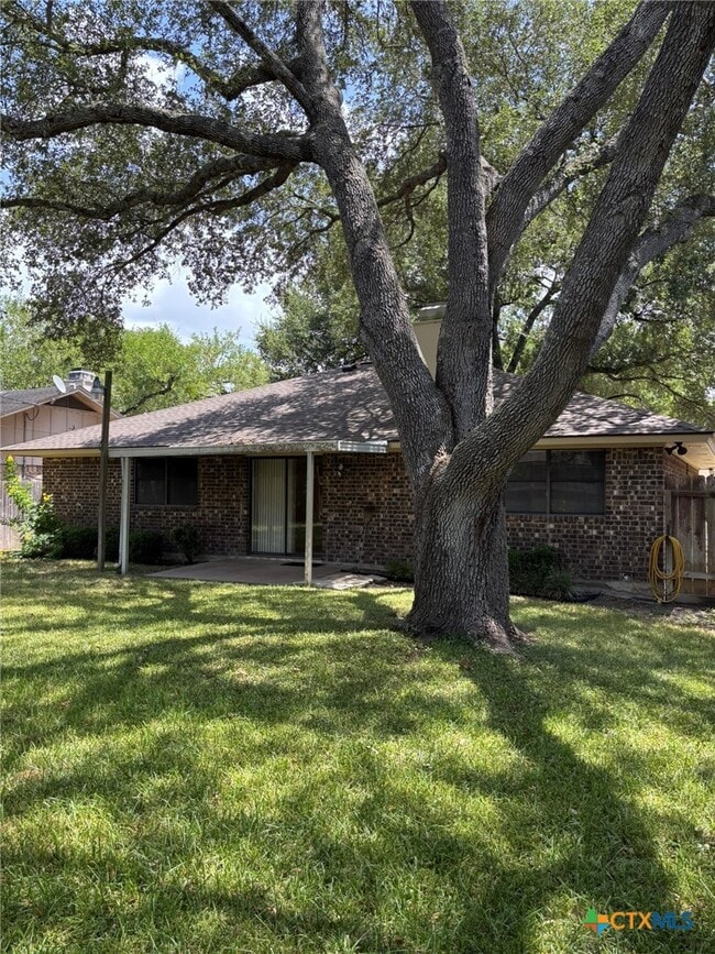 Building Photo - 417 Ivanhoe Dr