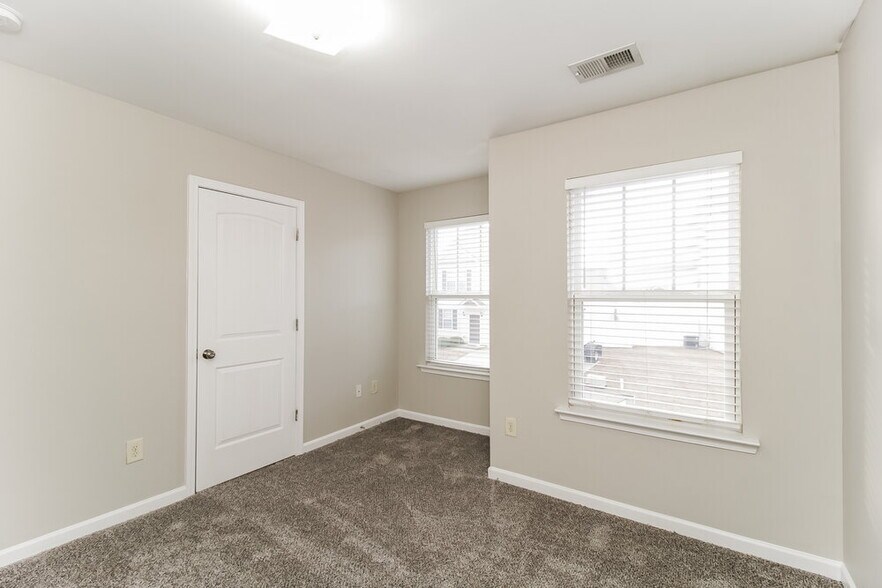 Building Photo - 480 Hill Crest Cir