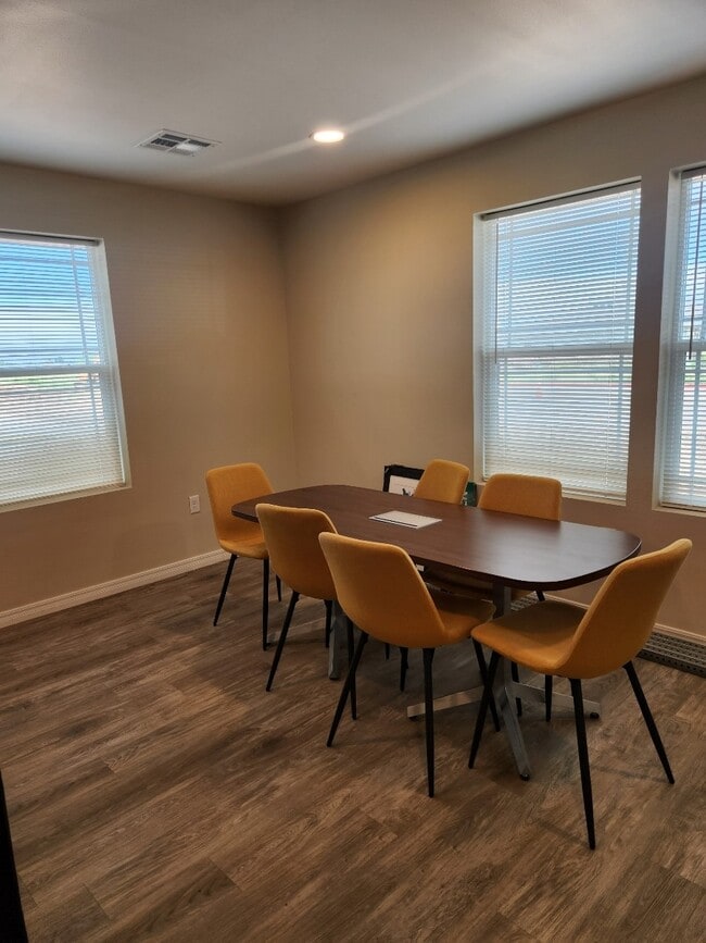 Building Photo - Ridgeview Heights