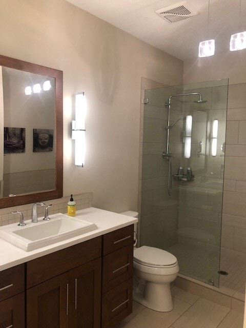 Building Photo - Stunning-Updated-Unfurnished Condo @ Hyde Park Place!