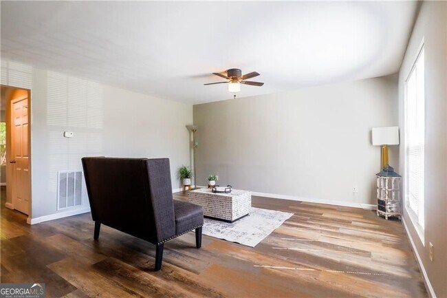 Building Photo - 5823 Strathmoor Manor Cir