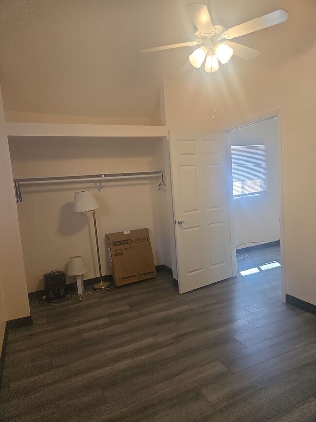 Building Photo - Must see this Large  one bedrom one bath  ADU home with availalbe off street parking.