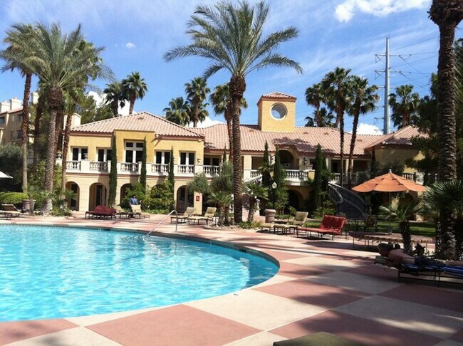 Building Photo - Spacious fully furnished 1 bedroom condo l...