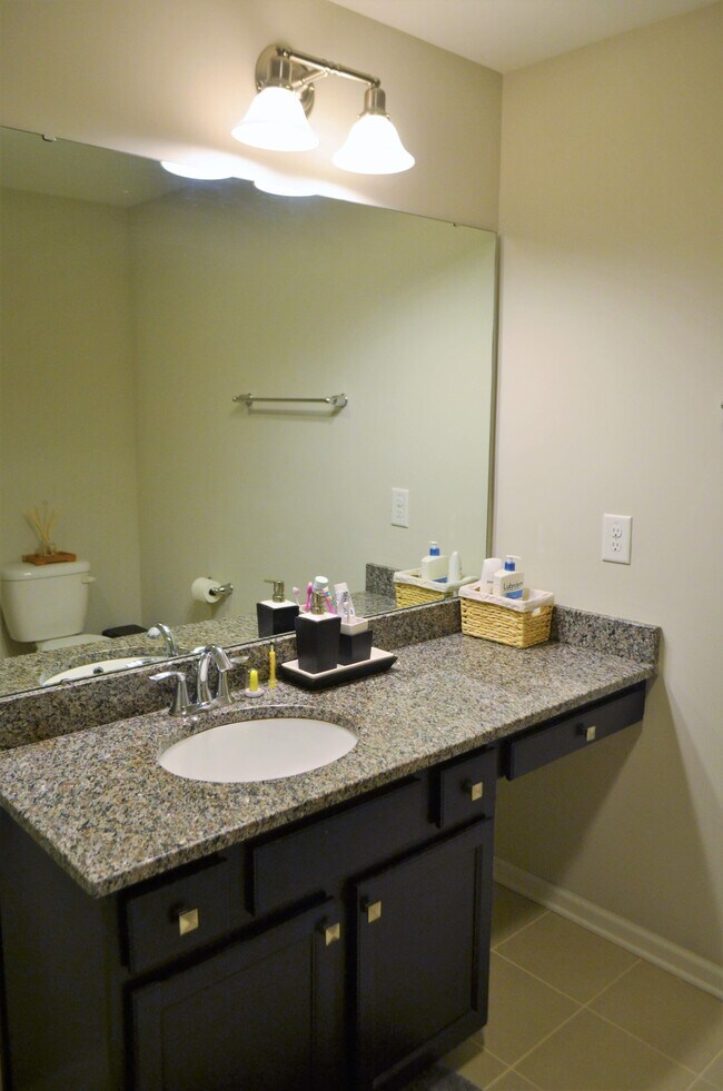 Building Photo - 318 OldCastle Dr