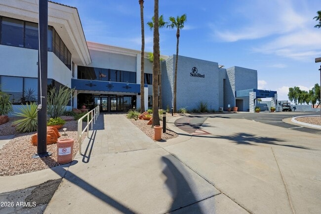 Building Photo - 6532 S Sawgrass Dr