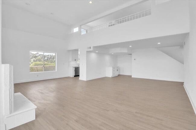 Building Photo - 390 S Sepulveda Blvd