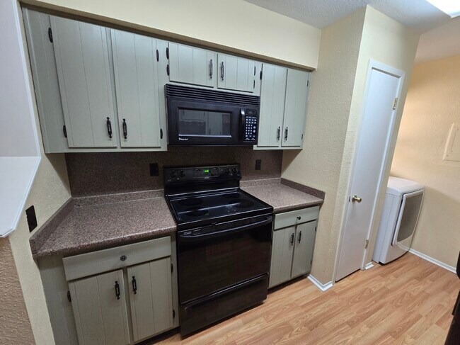 Building Photo - 5669 Birchmont Dr