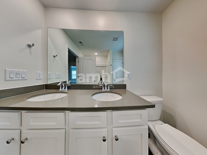 Building Photo - 3730 Blackshear Pl