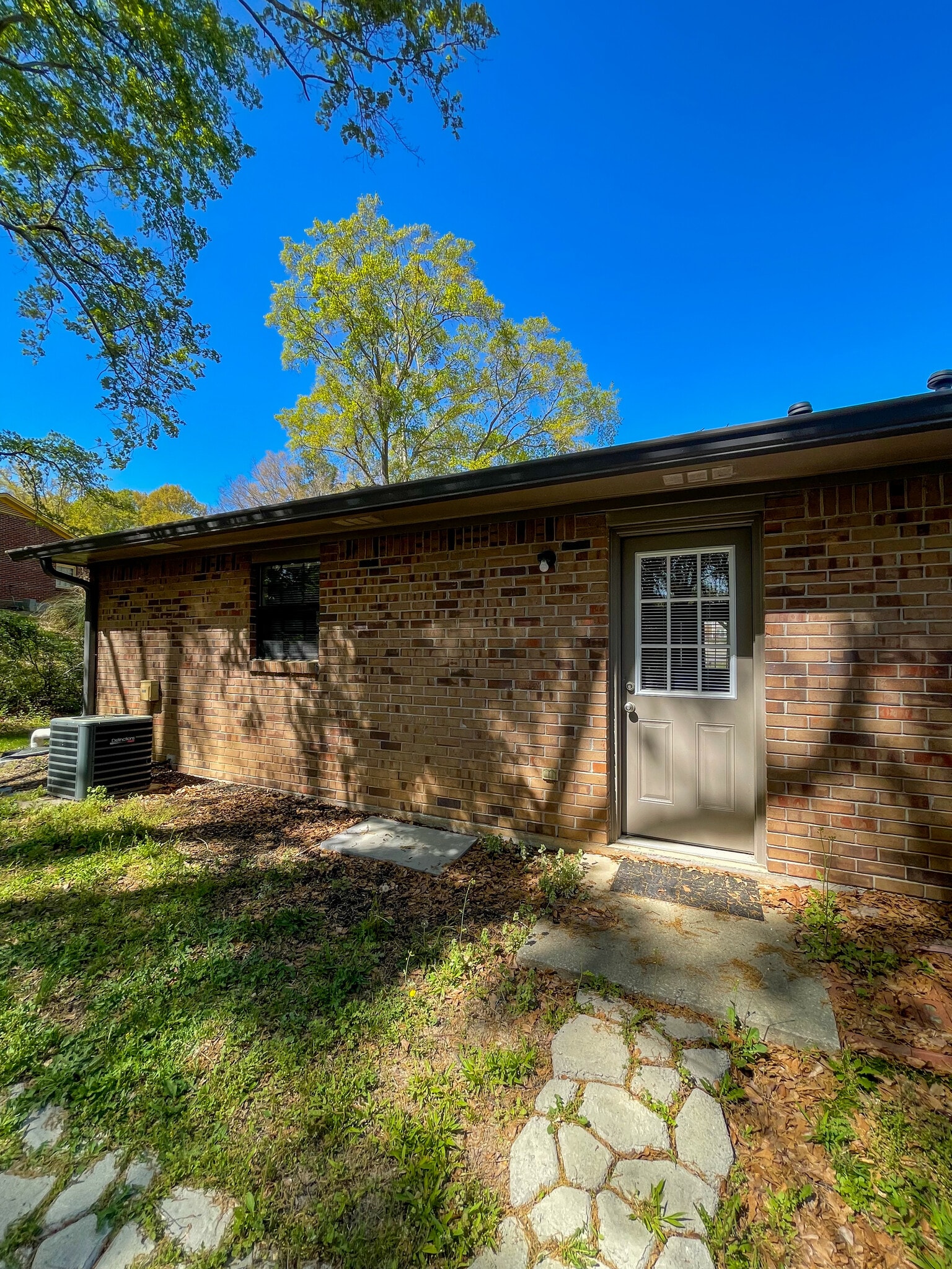 Building Photo - 1043 Chestnut Oak Ct NE