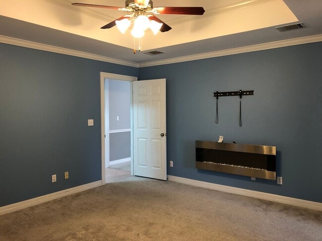 Building Photo - 6000 Zachary Cir