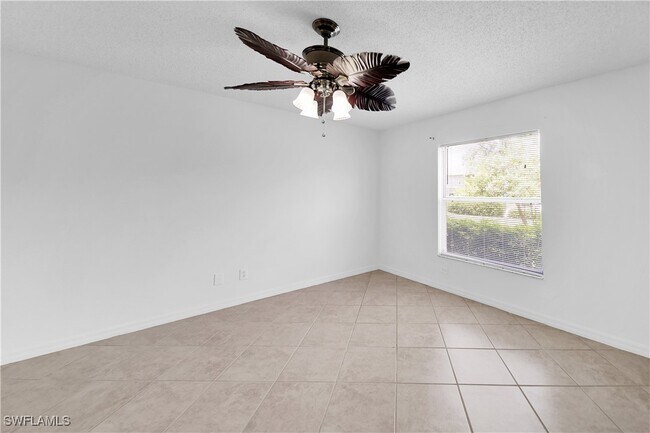 Building Photo - 600 Squire Cir