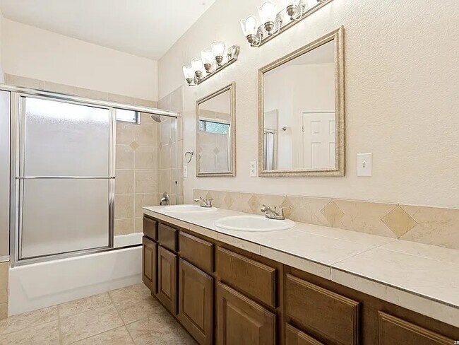 Building Photo - 1514 Mooreshill Dr
