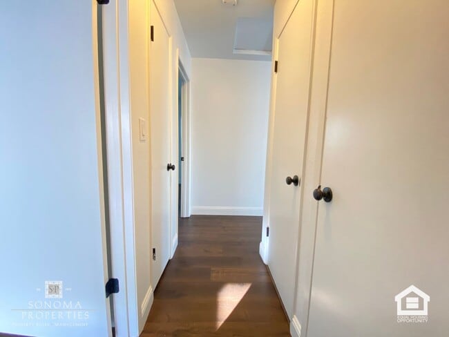 Building Photo - 2BD/1BA Duplex In Downtown Sonoma!