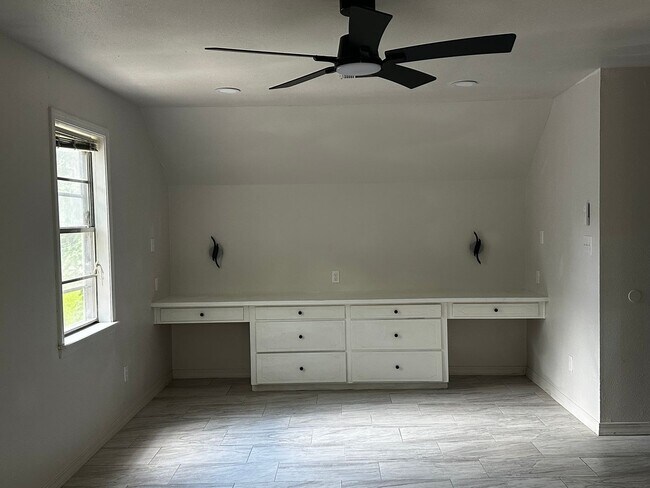 Building Photo - 2916 Brookline Dr