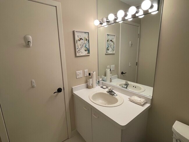 Building Photo - 6289 Lindsay Ct