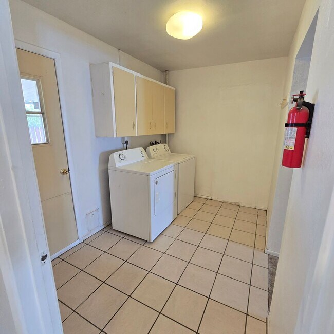 Building Photo - 701 W Soto St