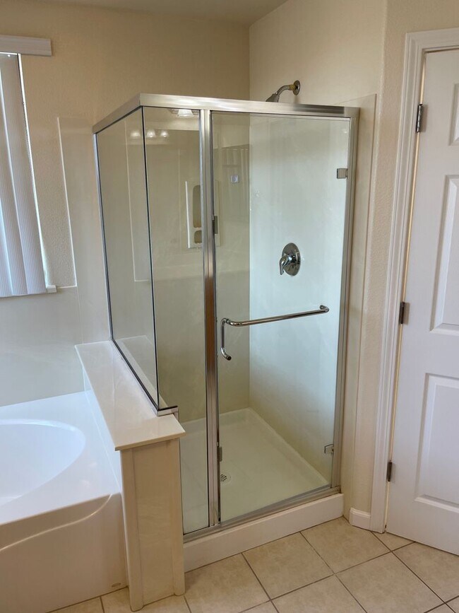 Building Photo - NICE TWO STORY HOME IN WEST ROSEVILLE