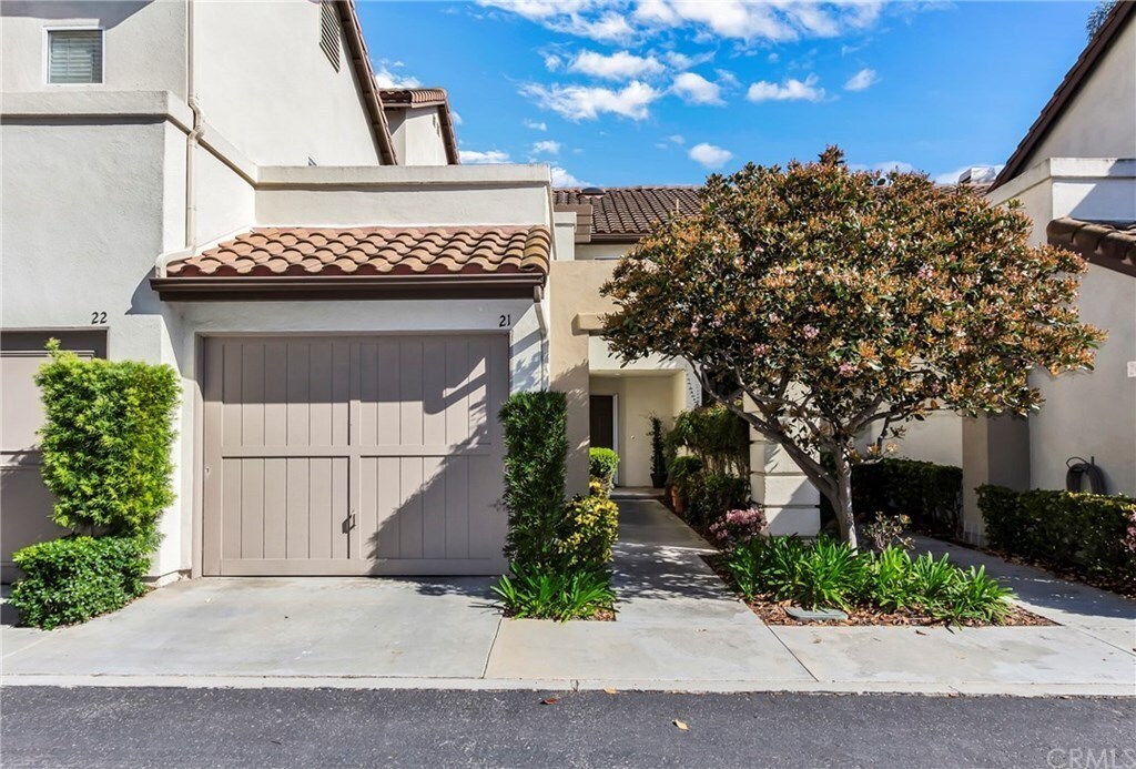 Private Entrance, & attached garage - 26412 Vicente Lugo