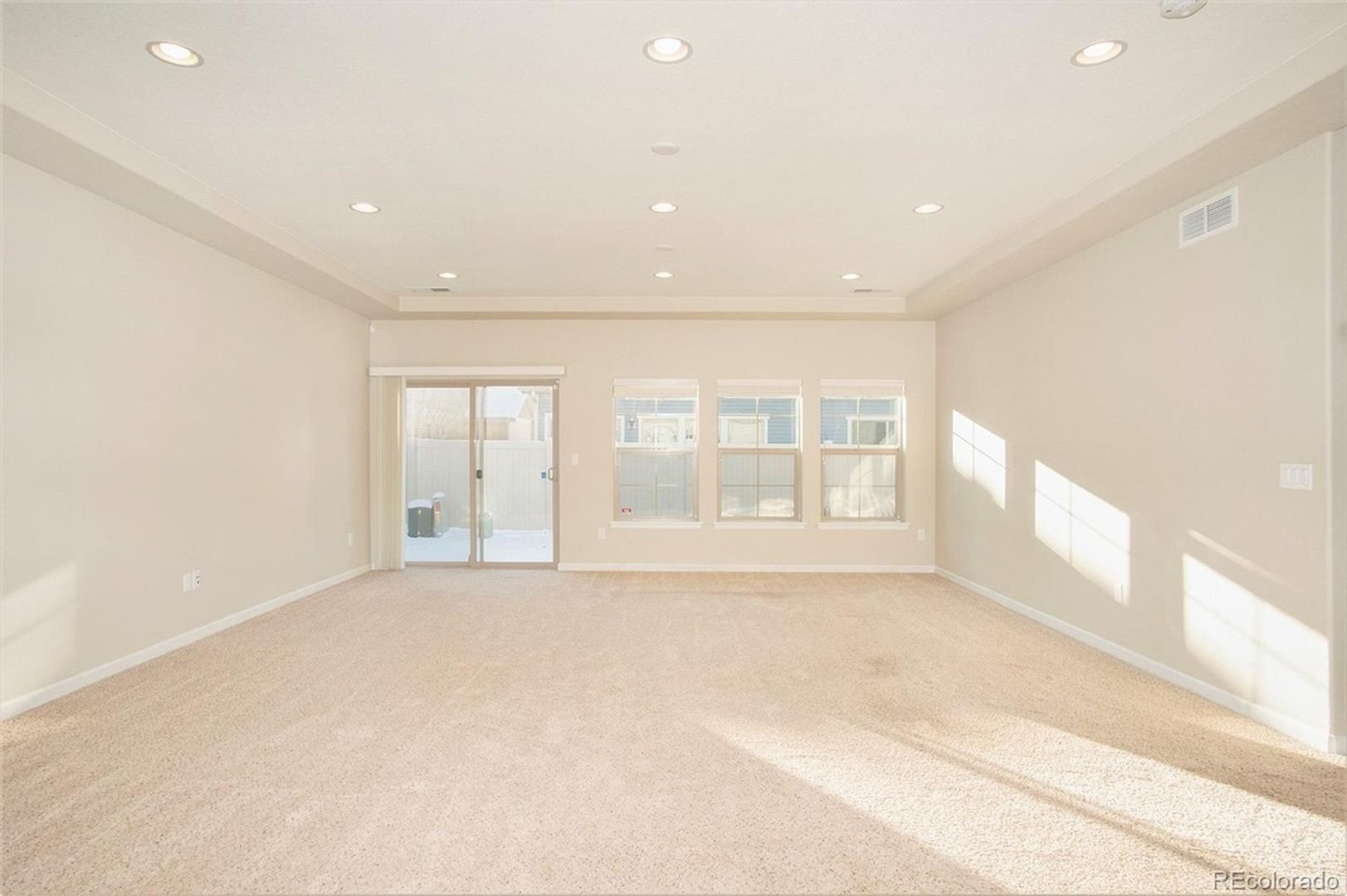 Building Photo - 4741 Ventura St