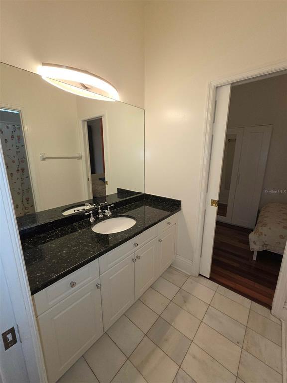 Building Photo - 7600 Debeaubien Dr