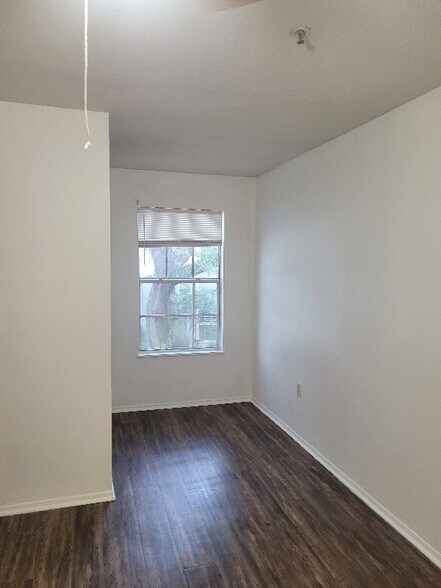 Building Photo - 1603 Columbia Arms Cir