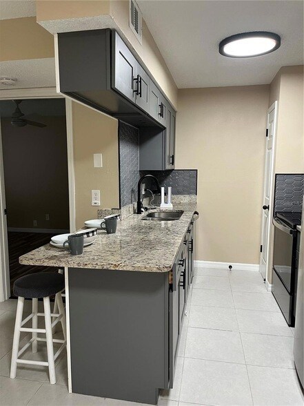Building Photo - 211 Thorn Tree Place Unit 211