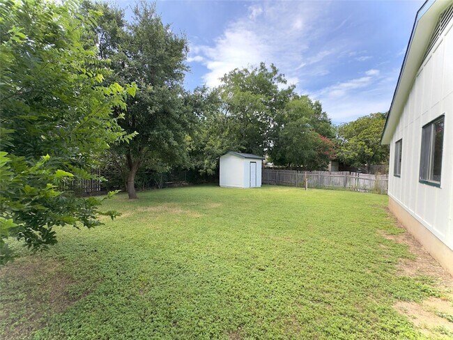 Building Photo - 2206 Spring Breeze Dr