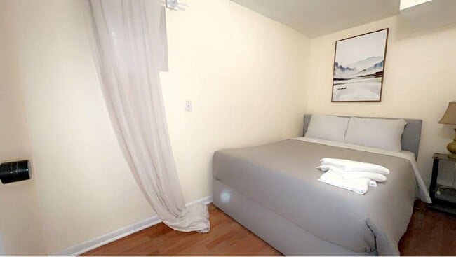 Building Photo - 1624 S Throop St