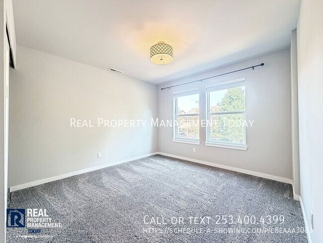 Building Photo - 362 Bondgard Ave E