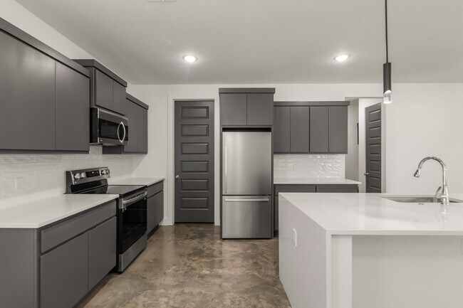 Building Photo - Wolf Den 3BR Near South College Station | Ideal Layout + Garage + Space