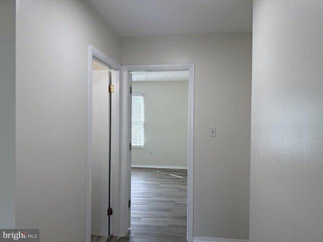 Building Photo - 19 Mooring Ct