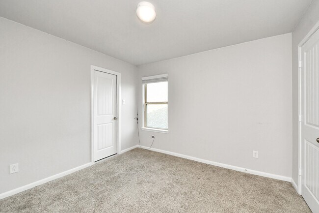 Building Photo - 18319 Pin Oak Lake Dr