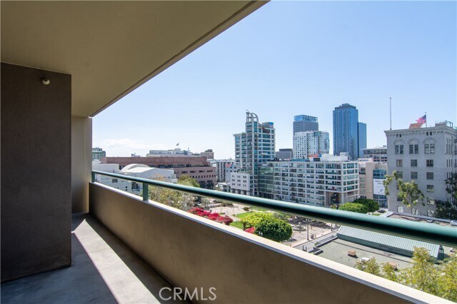 Building Photo - 600 W 9th St