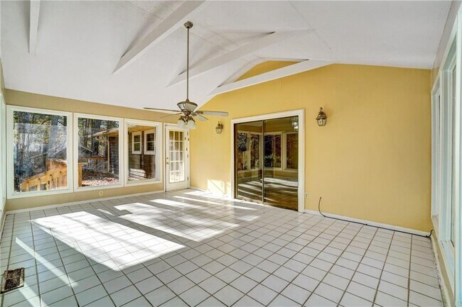 Building Photo - 648 Cativo Dr SW